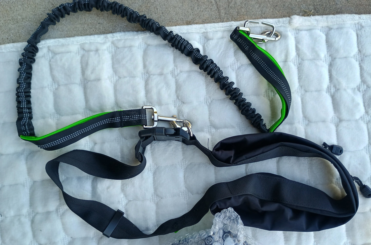 Hands Free Dog Leash with Lightweight Sports Waist Pack, for Small,Medium,Large Dogs (8–120 lbs), Reflective Heavy Duty Bungee Leash with Your Dog, Running,Walking,Hiking(Green)