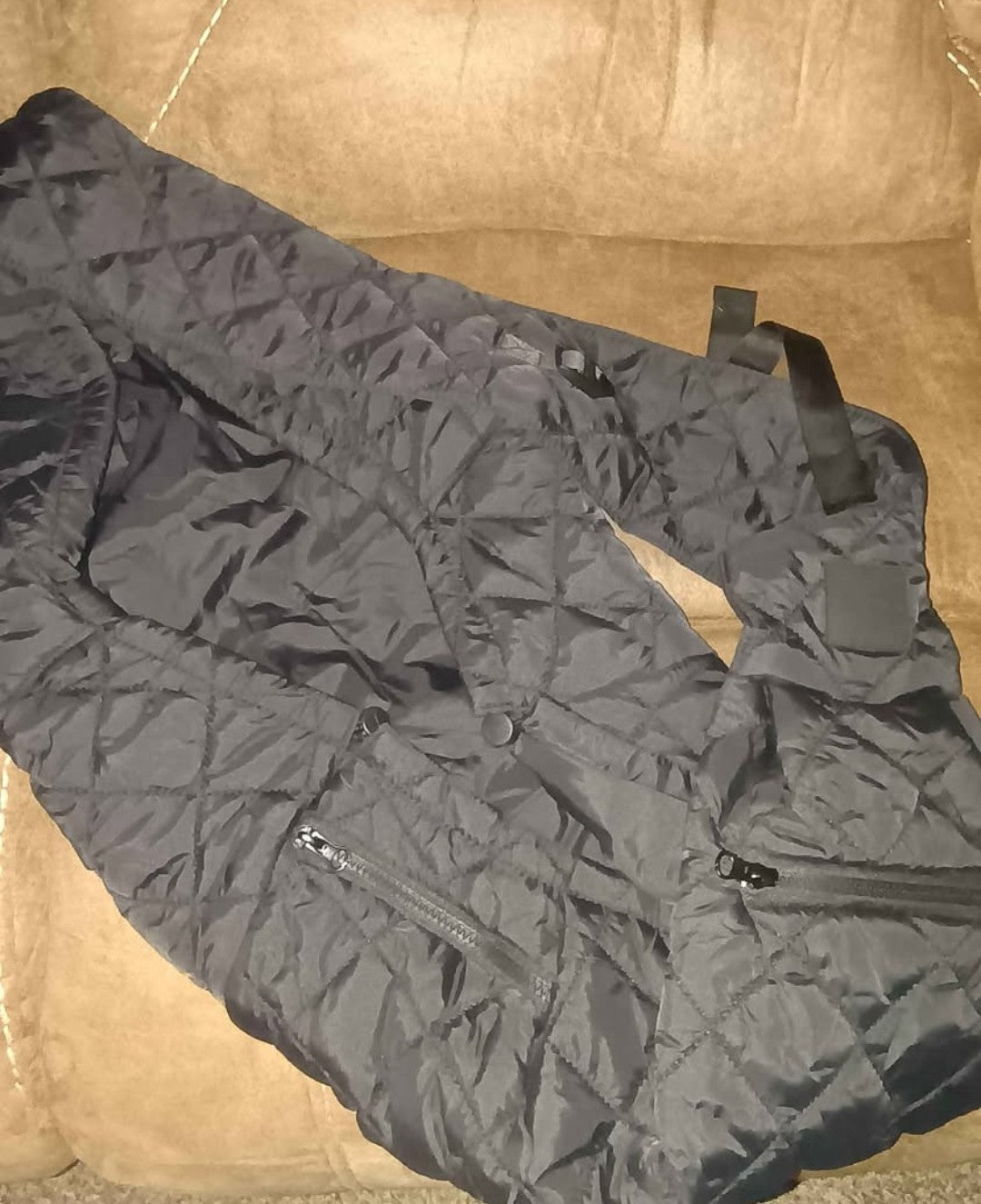 Dog and Cat Sling Carrier for Small Medium Puppy & Kitten Carrying, Wearable Crossbody Purse Bag with Adjustable Size and Shoulder Strap, Safety Clip, Two Zip Pockets (Black)