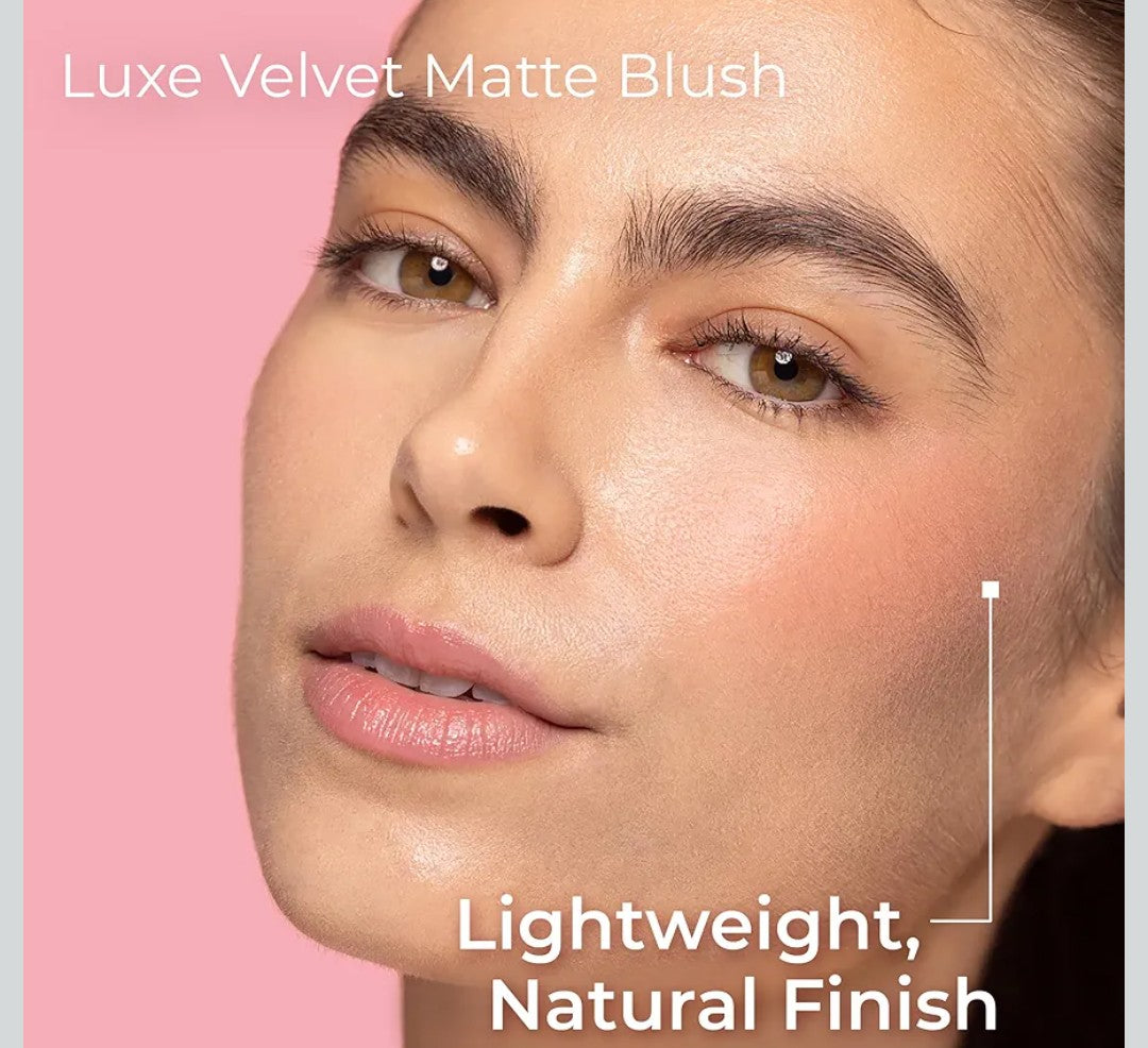 MCoBeauty - Liquid Blush - Soft Matte Beauty Wand with Built-in Cushion Applicator for a Soft Focus Finish - Cosmopolitan Blush - Face Make-up With Blendable Formula